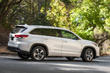 Overview of the crossover Toyota Highlander third generation photo 9