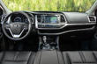 Overview of the crossover Toyota Highlander third generation photo 4