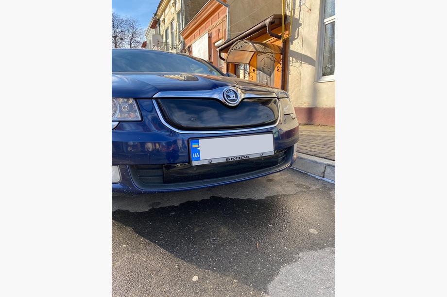 Skoda Superb 2009-2015 Winter grille cover (Upper, 2008-2013) Matte Photo 5