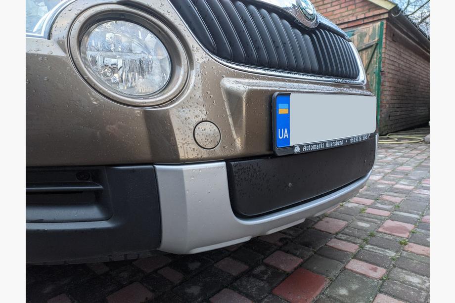 Skoda Yeti 2009-2017 Winter grille cover (lower, 2009-2013) Glossy Photo 3