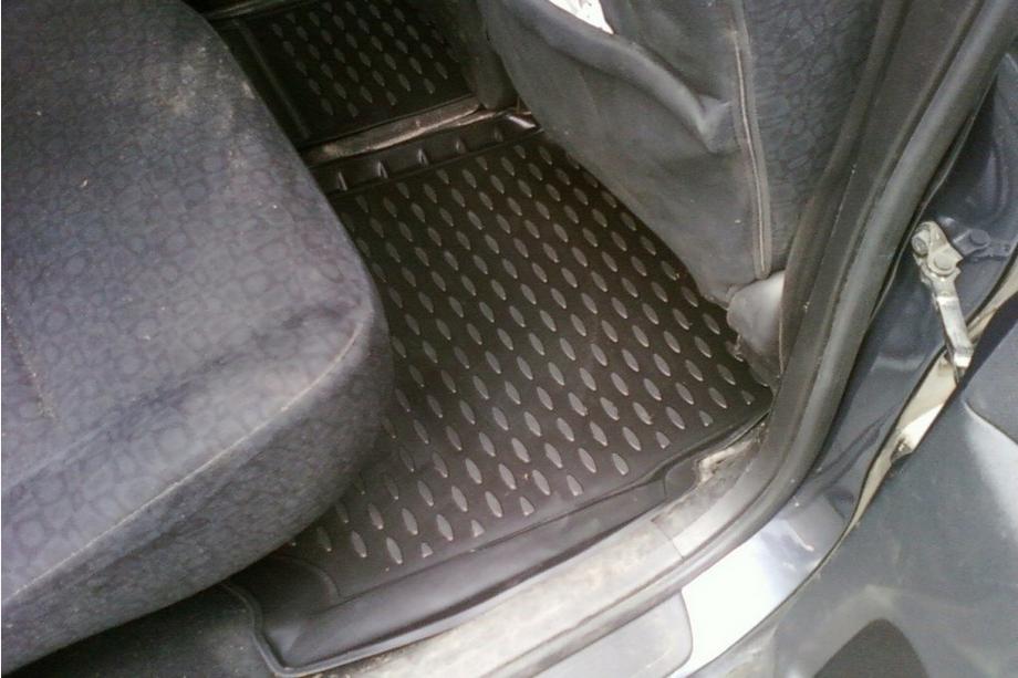 Honda FR-V 2004-2009 Rubber floor mats (4 pcs, Novline) Photo 3
