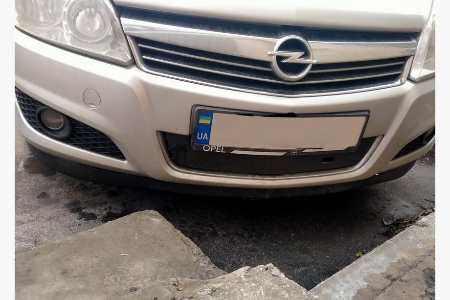 Opel Astra H 2004-2013 Winter grille (2007+) Image