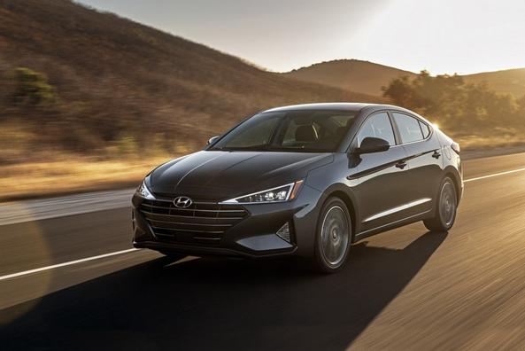Compact sedan Hyundai Elantra updated