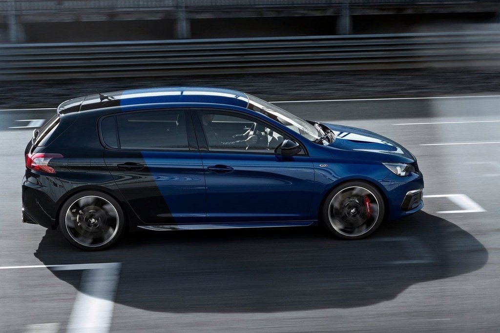 Overview loaded five-door hatchback Peugeot 308 GTi