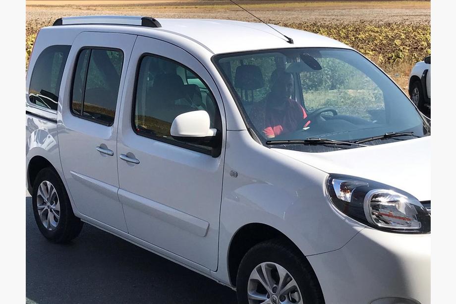 Renault Kangoo 2008–2020 Integrated Roof Rails (Chrome) Maxi Wheelbase Photo 6
