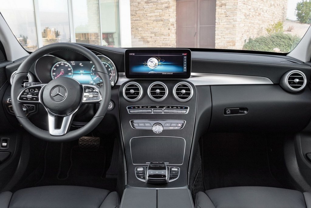 Overview of the universal Mercedes-Benz C-Class Estate