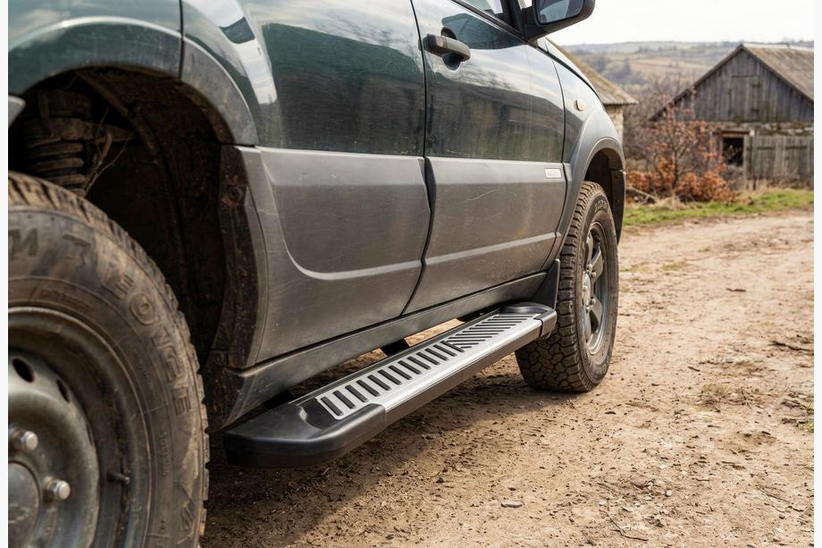 Chevrolet Niva 1998-2020 Side Steps Line (2 pcs, Aluminum) Image