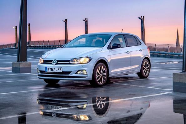 The five-door hatchback Volkswagen Polo sixth embodiment Photo 14