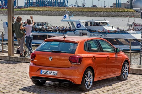 The five-door hatchback Volkswagen Polo sixth embodiment Photo 2