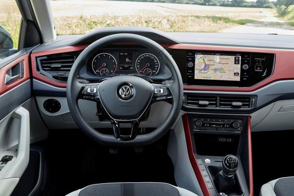 The five-door hatchback Volkswagen Polo sixth embodiment Photo 6
