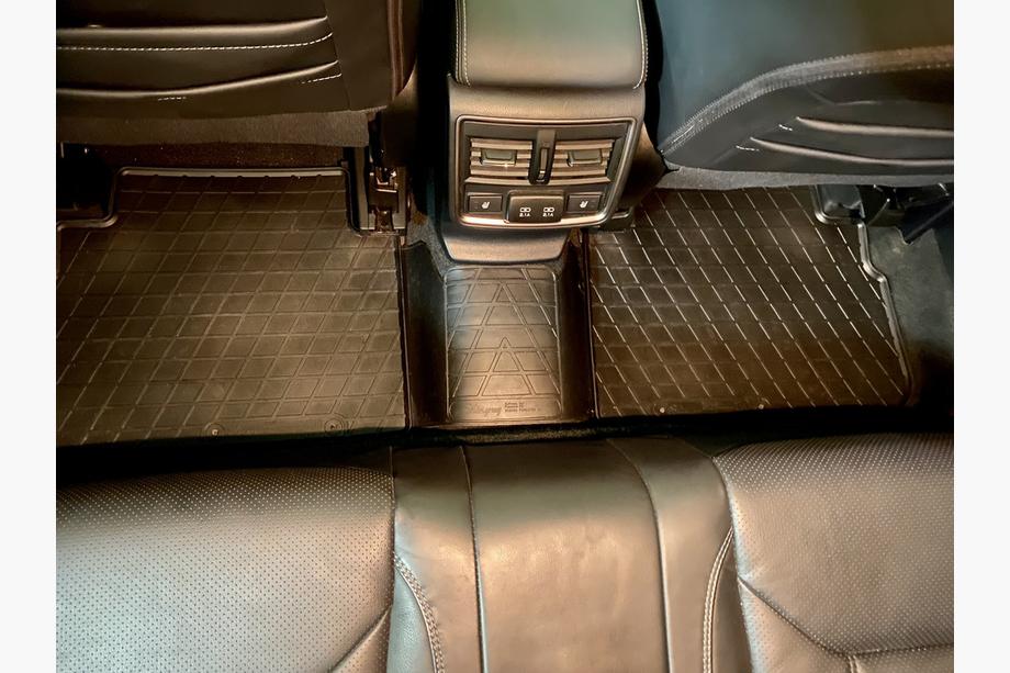 Subaru Forester 2018-2024 Rear Tunnel Rubber Mat (Stingray Premium) Image