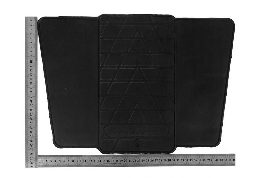 Lexus GX470 2002-2009 Rear Tunnel Rubber Mat (Stingray Premium) Image