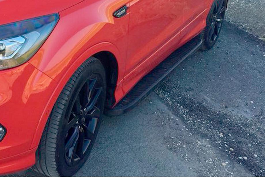 Skoda Karoq 2018- Side Steps Tayga Black (2 pcs, Aluminum) Image