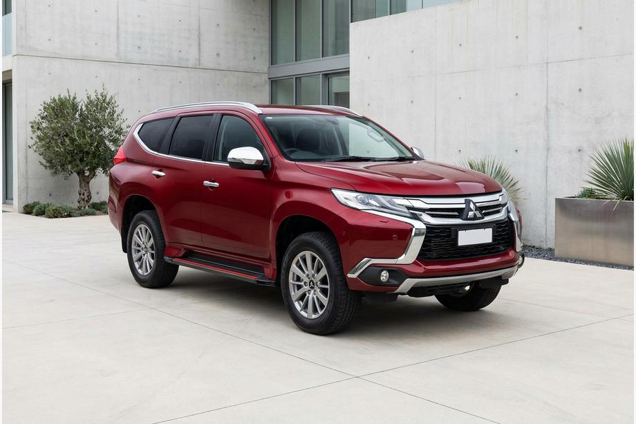 Mitsubishi Pajero Sport 2015- Side Steps Maya Red (2 pcs, Aluminum) Image
