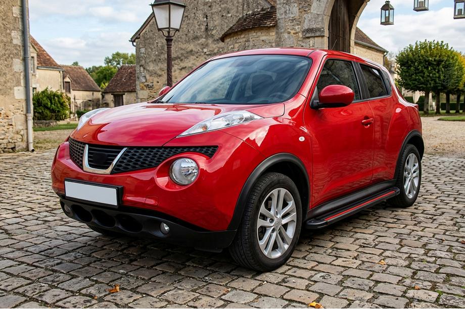 Nissan Juke 2010-2019 Side Steps Maya Red (2 pcs, Aluminum) Image