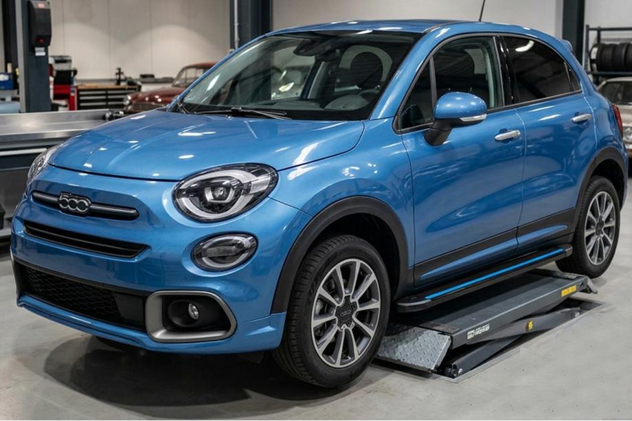 Fiat 500X 2014-2024 Side Steps Maya Blue (2 pcs, Aluminum) Image