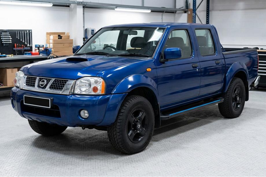 Nissan NP300 1999-2015 Side Steps Maya Blue (2 pcs, Aluminum) Image