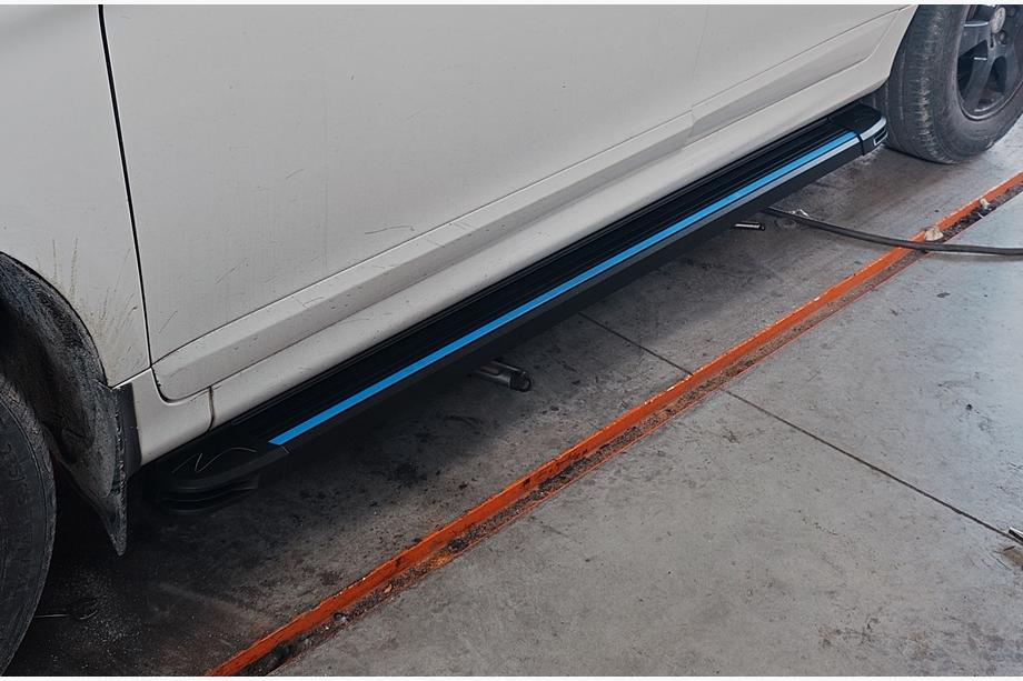Volvo XC60 2009-2017 Side Steps Maya Blue (2 pcs, Aluminum) Image