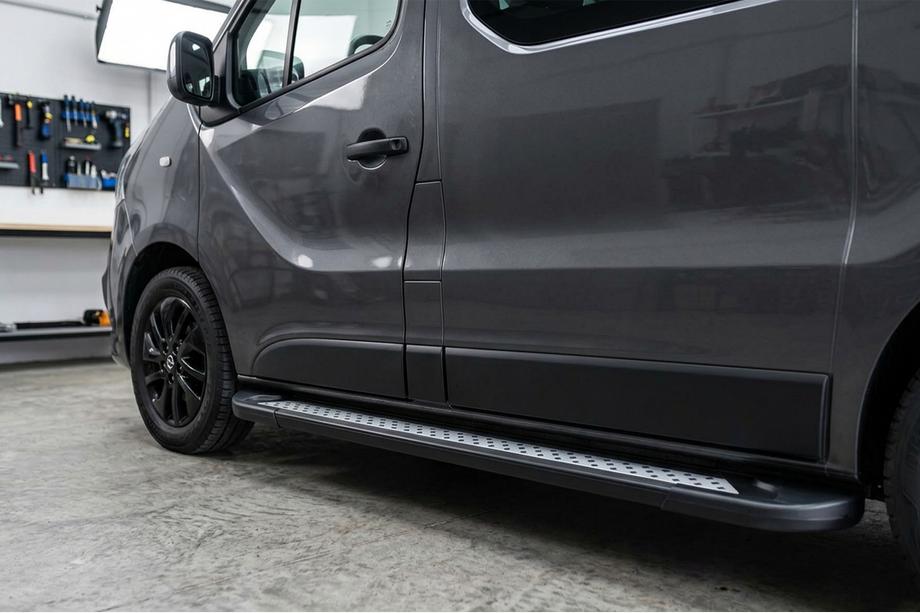 Renault Trafic 2015- Side Steps New Vision Black (2 pcs, Aluminum) Image