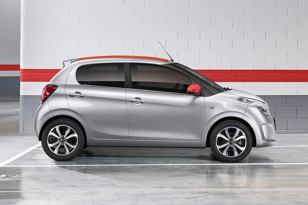 Review five-door hatchback Citroen C1