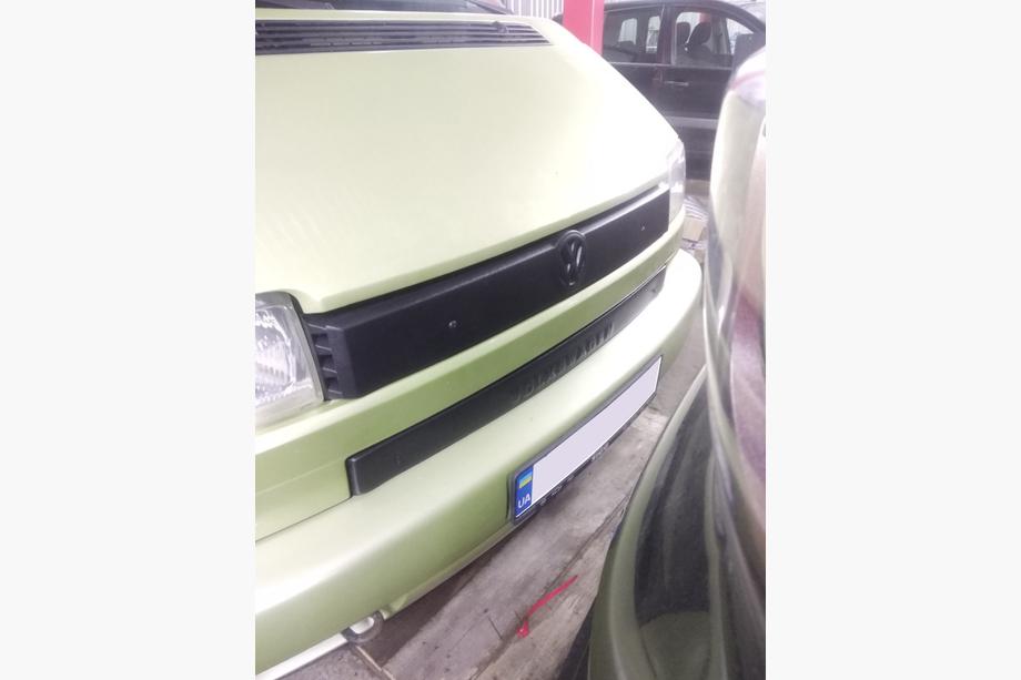 Volkswagen T4 Caravelle/Multivan 1990–2003 Winter front grille cover Glossy for straight front Photo 2
