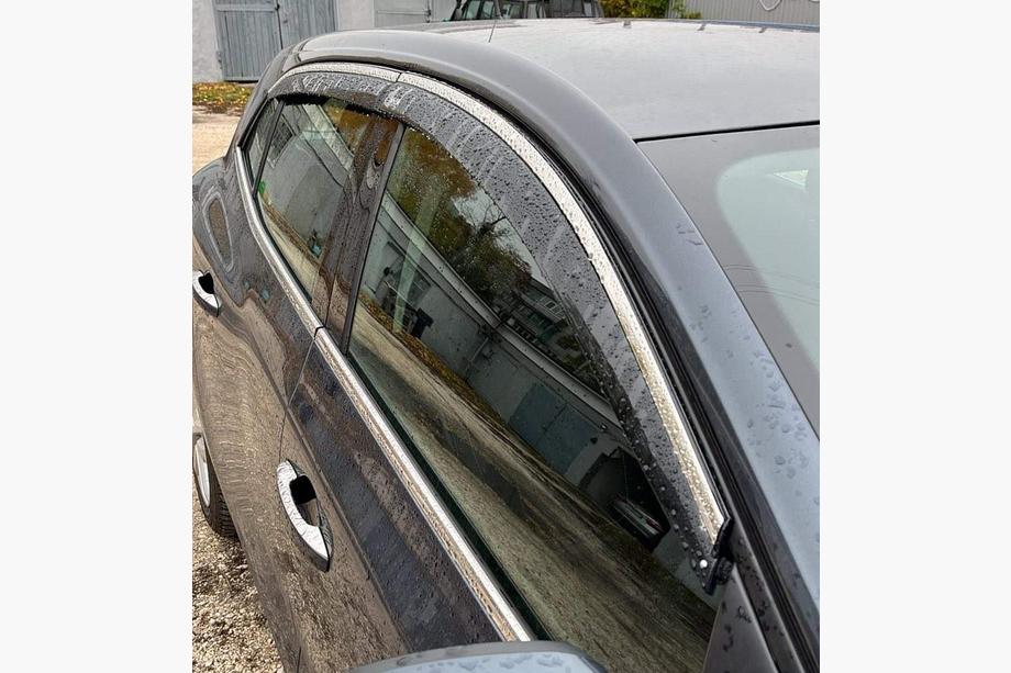 Renault Megane IV 2016-2025 Window Deflectors with Chrome Trim HB (4 pcs, Niken) Image