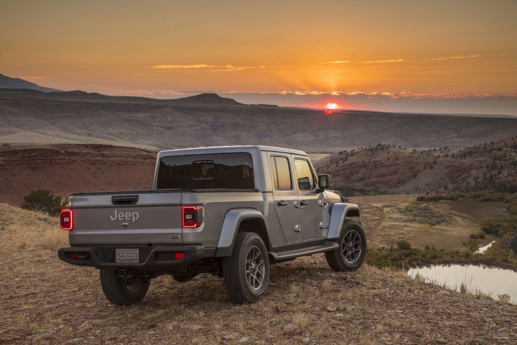 Overview all-wheel-drive frame pickup Jeep Gladiator