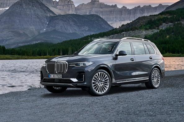 Overview the full-size crossover BMW X7