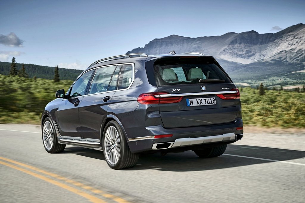 Overview the full-size crossover BMW X7