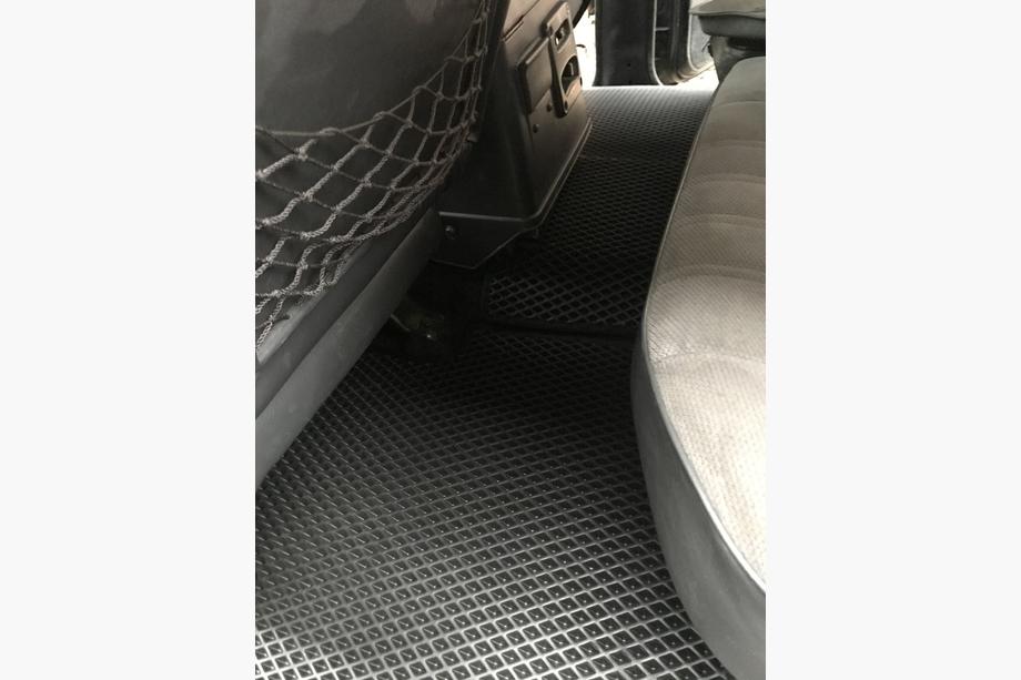 Nissan Patrol Y60 1988–1997 EVA Floor Mats (black) Short, 5-piece set (front and rear) Photo 24
