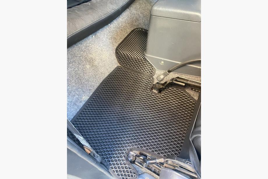 Nissan Patrol Y60 1988–1997 EVA Floor Mats (black) Short, 5-piece set (front and rear) Photo 16