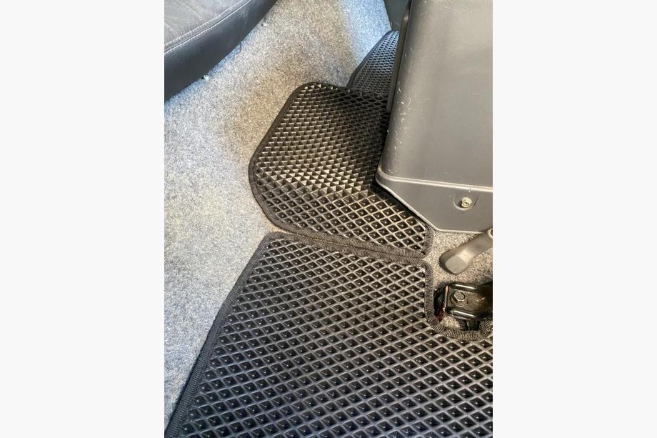 Nissan Patrol Y60 1988–1997 EVA Floor Mats (black) Short, 5-piece set (front and rear) Photo 17