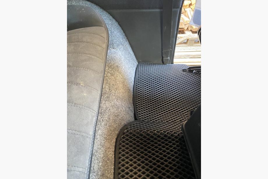Nissan Patrol Y60 1988–1997 EVA Floor Mats (black) Short, 5-piece set (front and rear) Photo 9