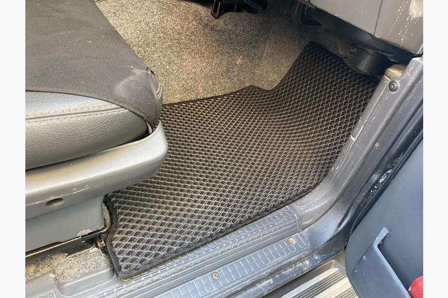 Nissan Patrol Y60 1988–1997 EVA Floor Mats (black) Short, 5-piece set (front and rear) Photo 12