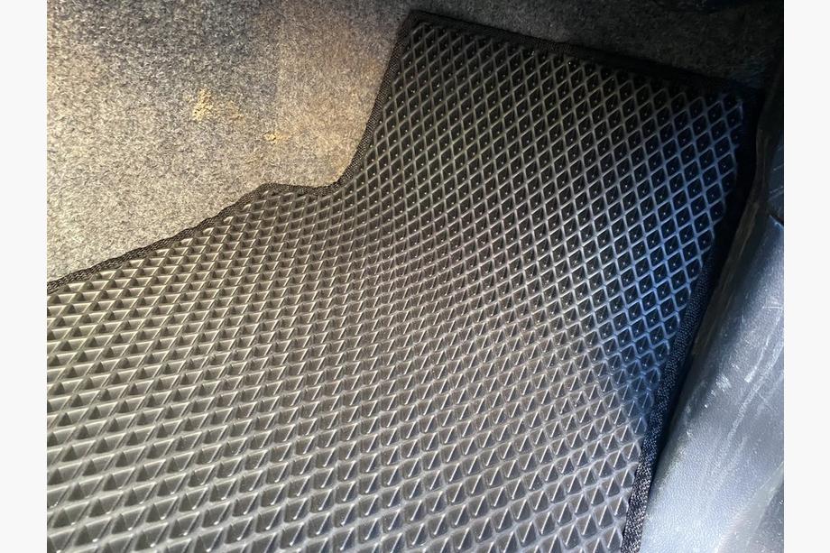 Nissan Patrol Y60 1988–1997 EVA Floor Mats (black) Short, 5-piece set (front and rear) Photo 14