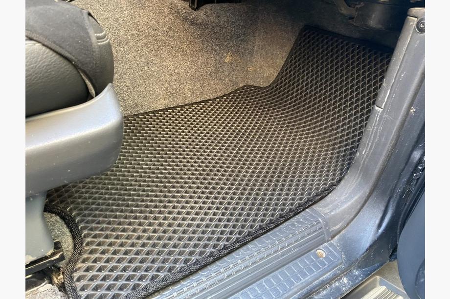 Nissan Patrol Y60 1988–1997 EVA Floor Mats (black) Short, 5-piece set (front and rear) Photo 15