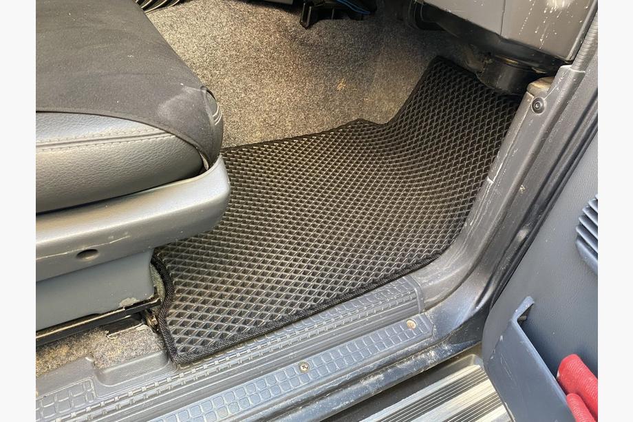 Nissan Patrol Y60 1988–1997 EVA Floor Mats (black) Short, 5-piece set (front and rear) Photo 4