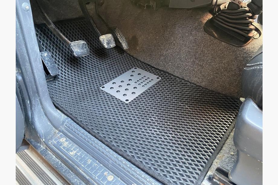 Nissan Patrol Y60 1988–1997 EVA Floor Mats (black) Short, 5-piece set (front and rear) Photo 8