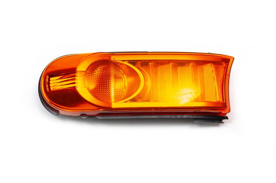 Toyota FJ Cruiser 2006-2022 Clearance! Front Turn Signal Used (right, 1 pc) Image