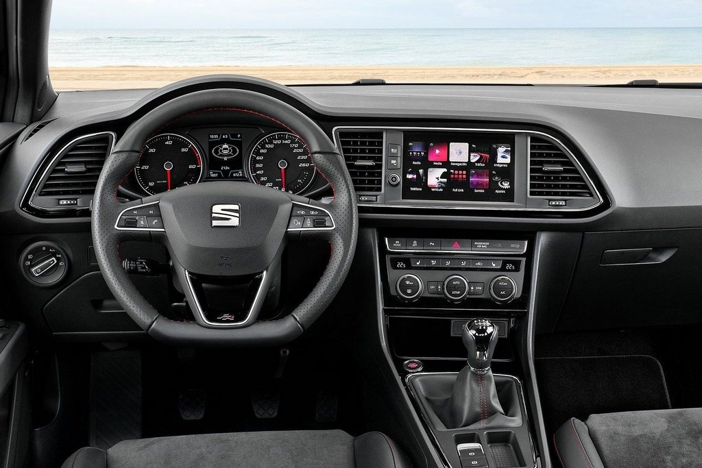 Overview of the five-door compact hatchback Seat Leon
