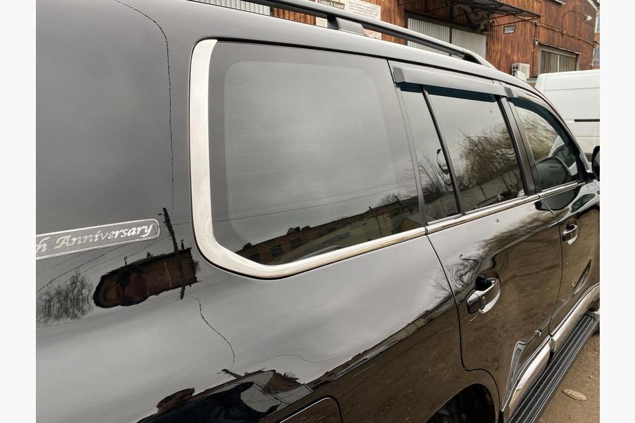 Toyota Land Cruiser 200 2007-2021 Rear Window Corner Trim (2 pcs, Stainless Steel) Photo 3