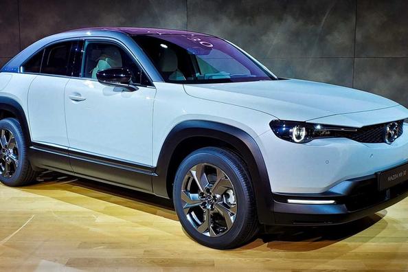 Crossover Mazda MX-30: the first production electric car of the Japanese company