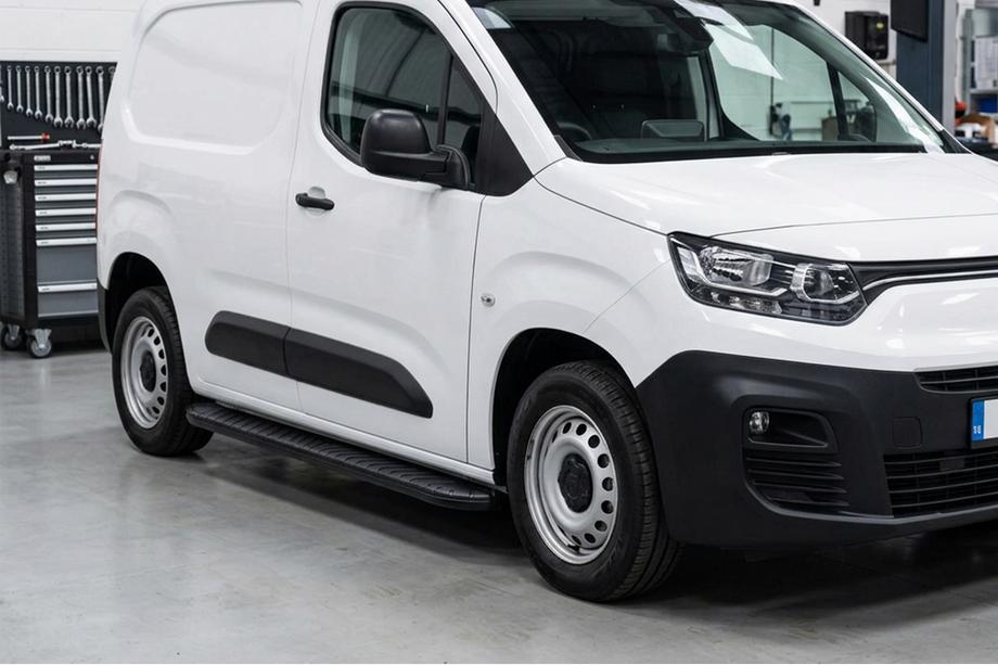Opel Combo 2019- Side Steps Bosphorus Black (2 pcs, Aluminum) Image