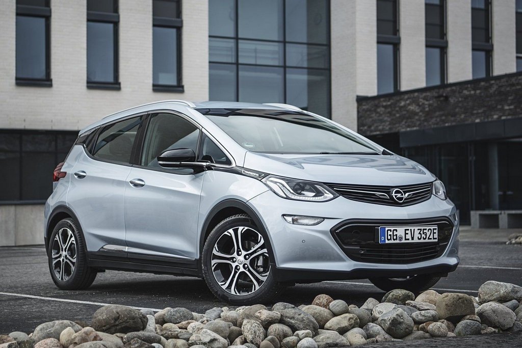 Browse electric compact hatchback Opel Ampera-e