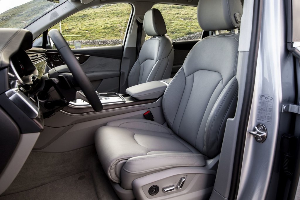 Review of the updated premium crossover Audi Q7
