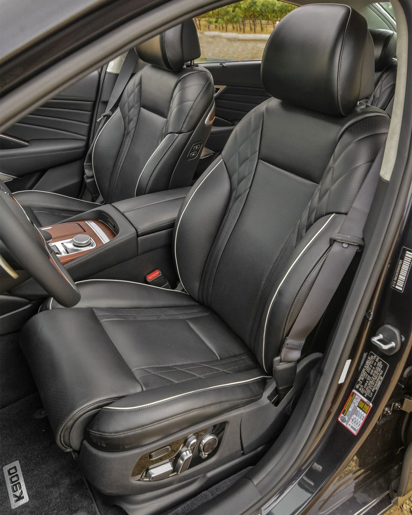 The second generation of Executive sedan KIA K900