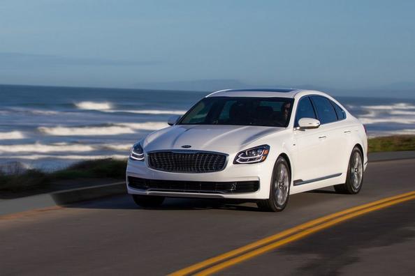 The second generation of Executive sedan KIA K900