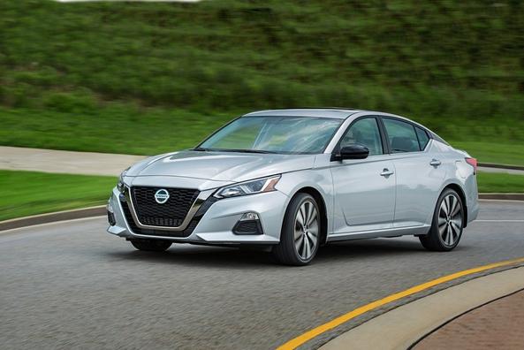 Mid-size sedan Nissan Altima the sixth embodiment Photo 11