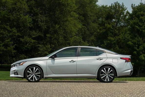 Mid-size sedan Nissan Altima the sixth embodiment Photo 3