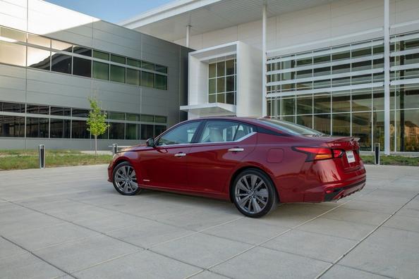 Mid-size sedan Nissan Altima the sixth embodiment Photo 5